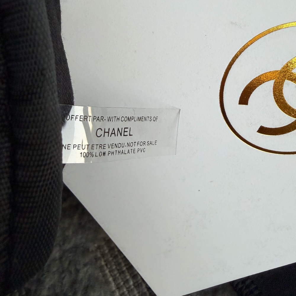 CHANEL MAKEUP Collectors Black Quilted Pouch with Gold Accents - Picture 7 of 7